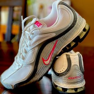 Nike REAX Run 5 Size 11 White Metallic Silver and Pink